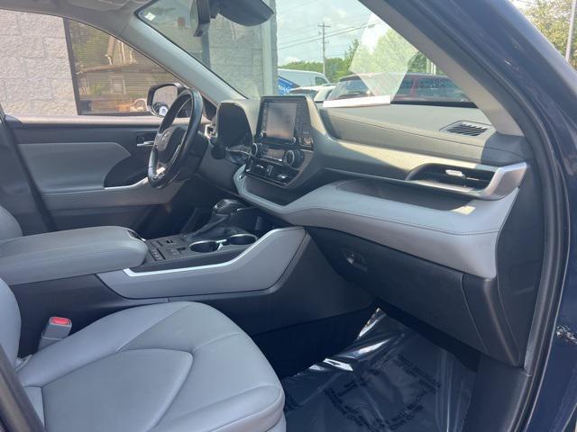 used 2020 Toyota Highlander car, priced at $24,295