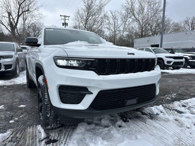 new 2025 Jeep Grand Cherokee car, priced at $41,580