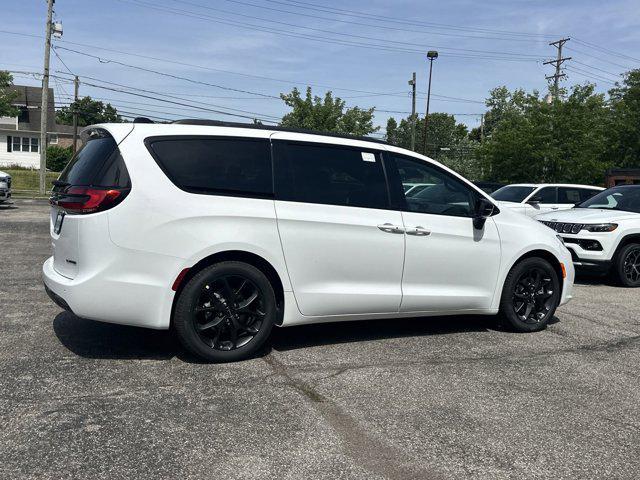 new 2024 Chrysler Pacifica car, priced at $55,365