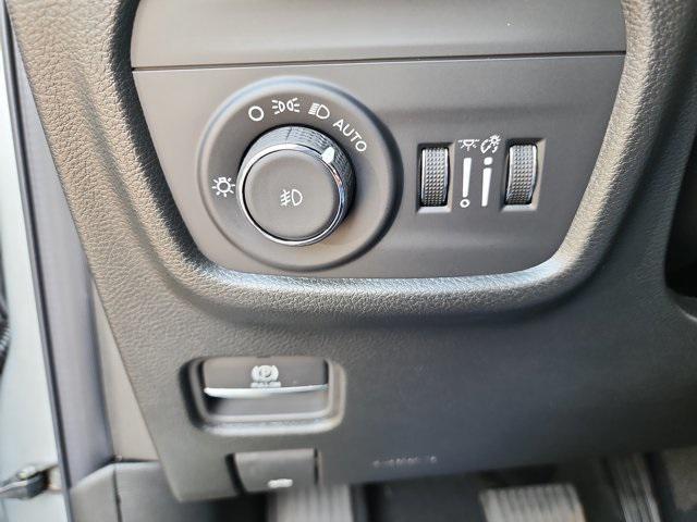 new 2025 Jeep Grand Cherokee car, priced at $46,879