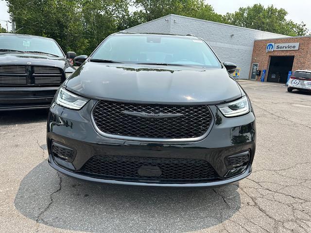 new 2023 Chrysler Pacifica car, priced at $49,596