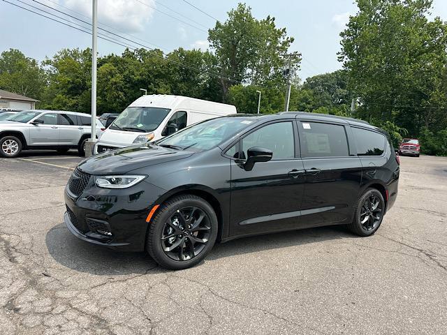 new 2023 Chrysler Pacifica car, priced at $49,596