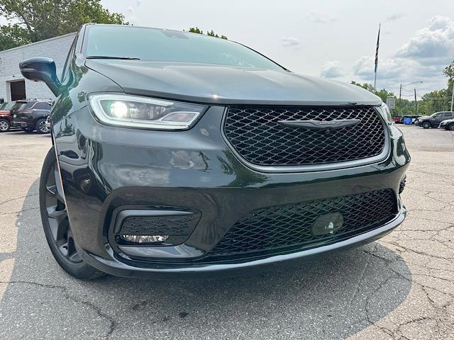 new 2023 Chrysler Pacifica car, priced at $49,596