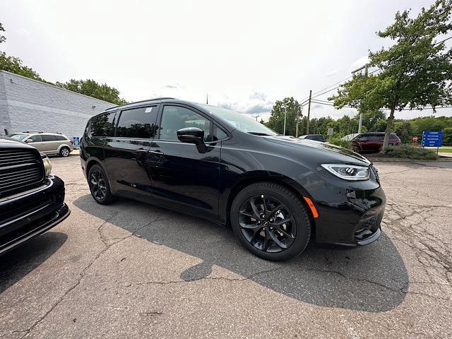 new 2023 Chrysler Pacifica car, priced at $49,596