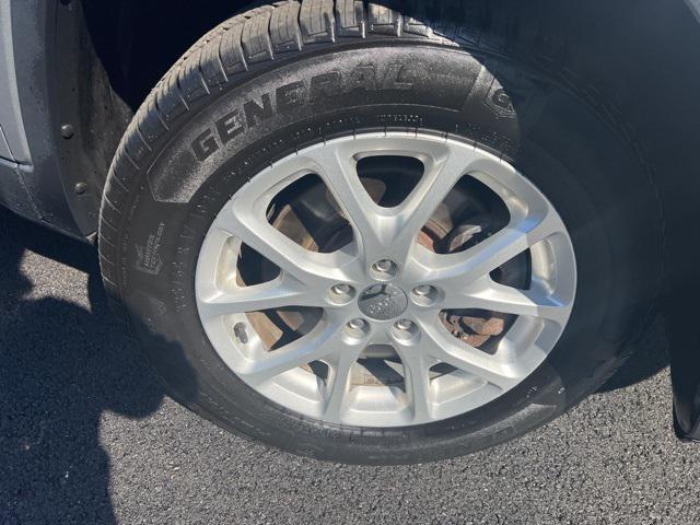 used 2015 Jeep Cherokee car, priced at $8,495