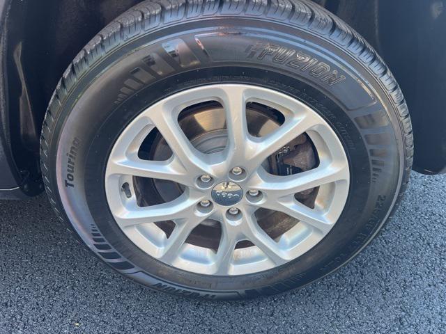 used 2015 Jeep Cherokee car, priced at $8,495