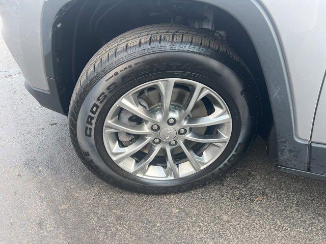 used 2020 Jeep Cherokee car, priced at $15,995