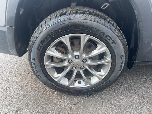 used 2020 Jeep Cherokee car, priced at $15,995
