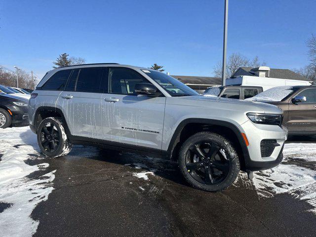 new 2025 Jeep Grand Cherokee car, priced at $44,170