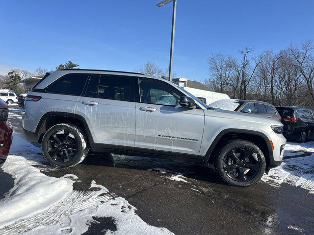 new 2025 Jeep Grand Cherokee car, priced at $44,170