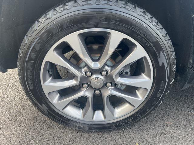 used 2018 Jeep Grand Cherokee car, priced at $17,995