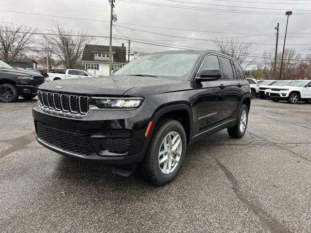 new 2025 Jeep Grand Cherokee car, priced at $40,175