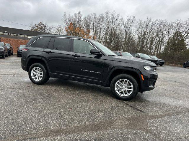 new 2025 Jeep Grand Cherokee car, priced at $40,175