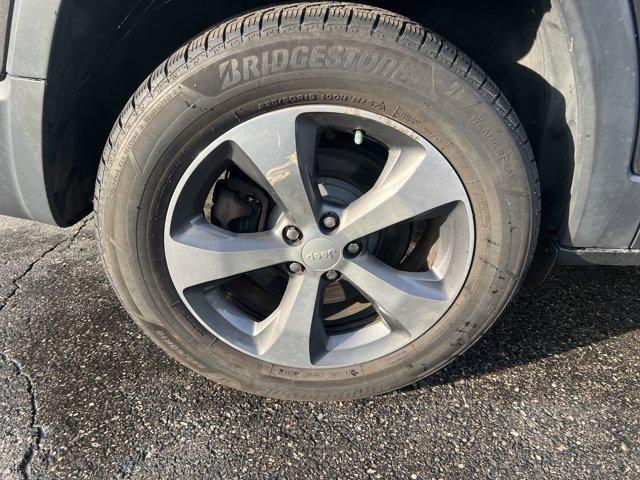 used 2019 Jeep Cherokee car, priced at $17,495