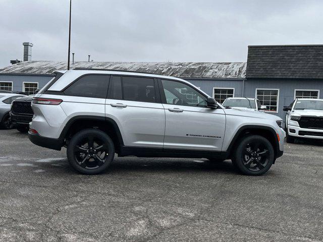 new 2025 Jeep Grand Cherokee car, priced at $43,175