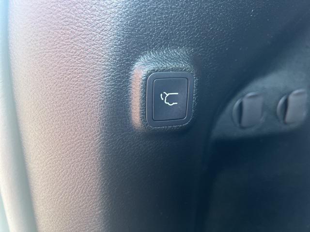 used 2023 Jeep Cherokee car, priced at $21,995