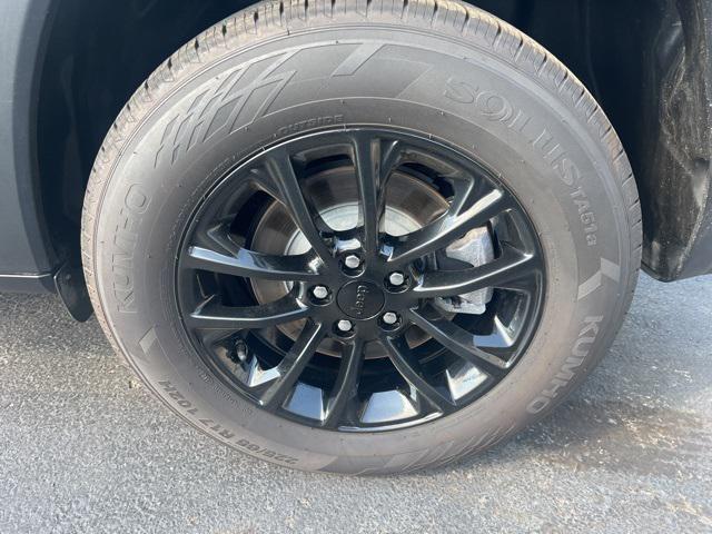 used 2023 Jeep Cherokee car, priced at $21,995