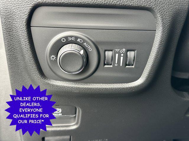 new 2025 Jeep Grand Cherokee car, priced at $40,298