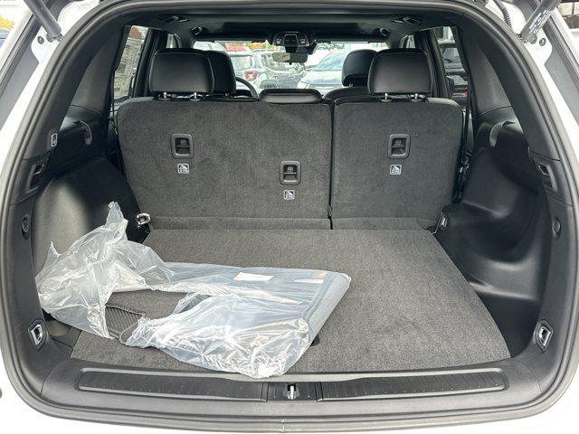 new 2025 Jeep Grand Cherokee car, priced at $41,198