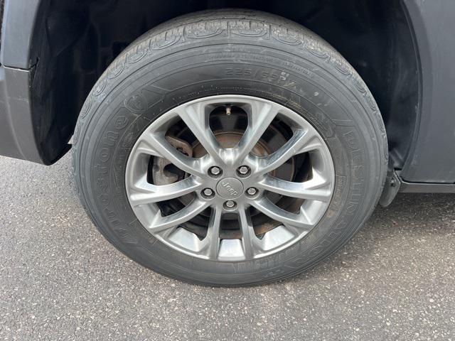 used 2021 Jeep Cherokee car, priced at $20,495