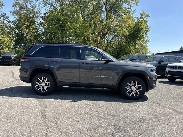 new 2025 Jeep Grand Cherokee car, priced at $45,295