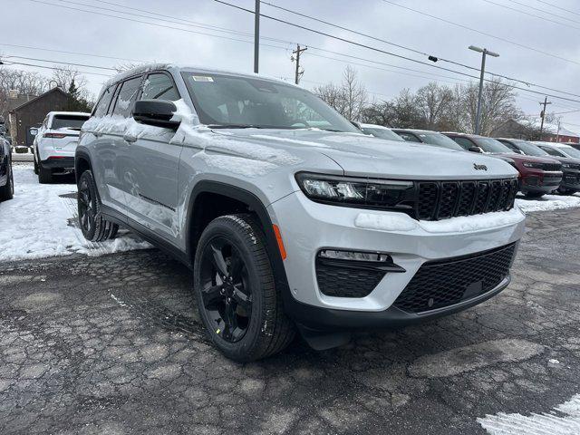 new 2025 Jeep Grand Cherokee car, priced at $50,455