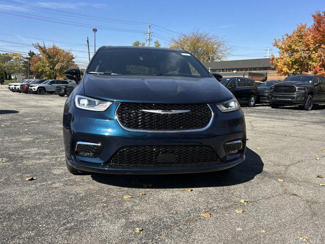 new 2025 Chrysler Pacifica car, priced at $46,535