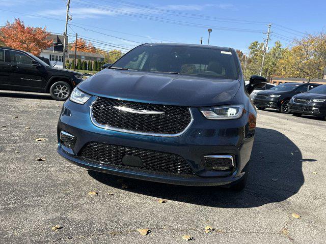 new 2025 Chrysler Pacifica car, priced at $46,535