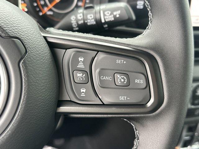 new 2025 Jeep Wrangler car, priced at $48,385