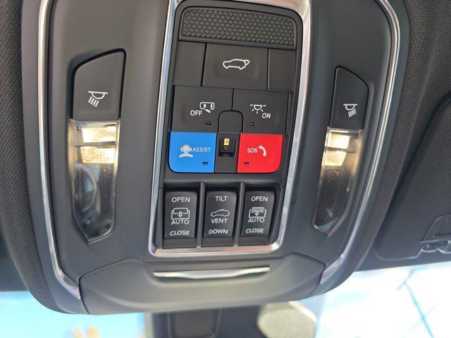 new 2025 Jeep Grand Cherokee car, priced at $45,283