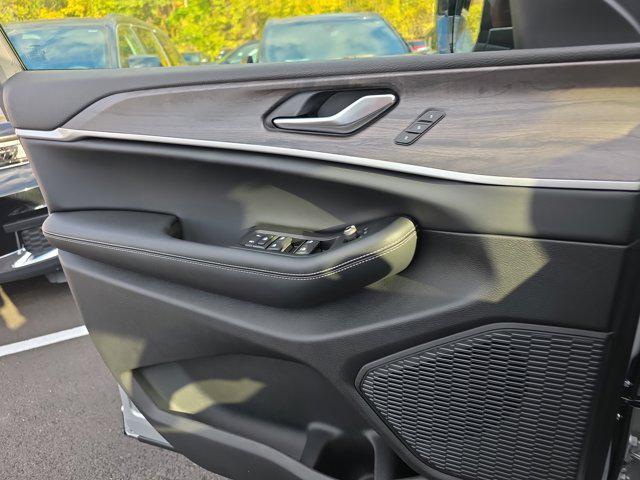 new 2025 Jeep Grand Cherokee car, priced at $45,283