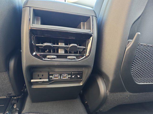 new 2025 Jeep Grand Cherokee car, priced at $45,283