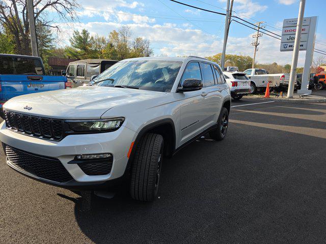 new 2025 Jeep Grand Cherokee car, priced at $45,283