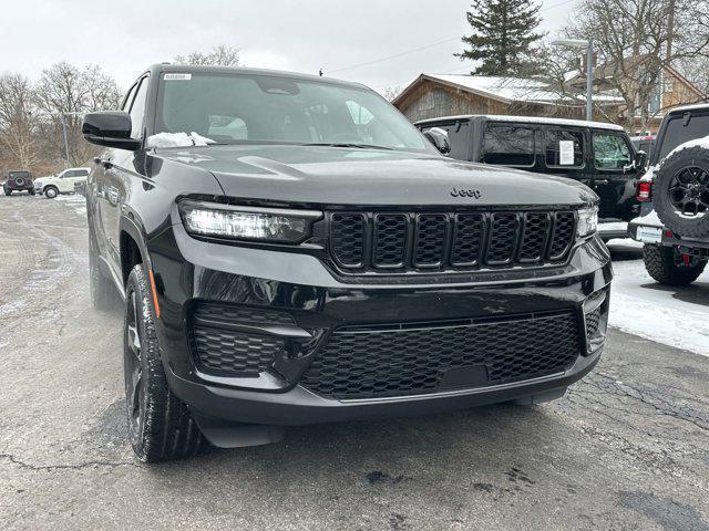 new 2025 Jeep Grand Cherokee car, priced at $42,175