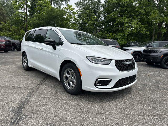 new 2024 Chrysler Pacifica car, priced at $50,025