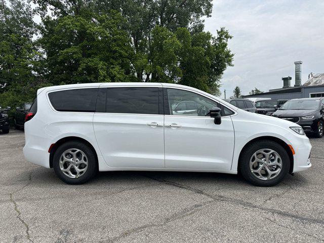 new 2024 Chrysler Pacifica car, priced at $50,025