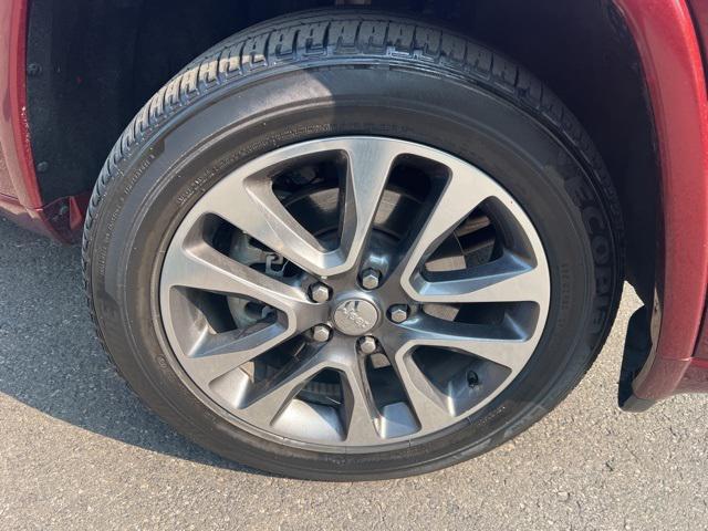 used 2017 Jeep Grand Cherokee car, priced at $15,495