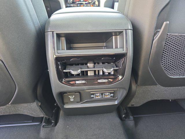 new 2025 Jeep Grand Cherokee car, priced at $40,888