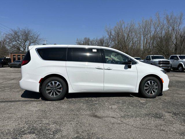 new 2024 Chrysler Pacifica Hybrid car, priced at $52,995