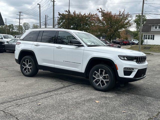 new 2025 Jeep Grand Cherokee car, priced at $44,700