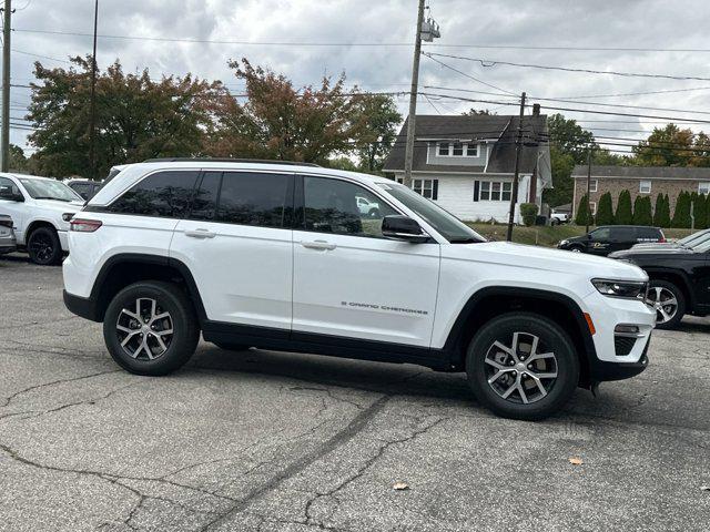 new 2025 Jeep Grand Cherokee car, priced at $44,700