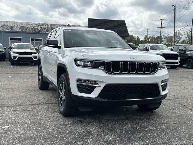 new 2025 Jeep Grand Cherokee car, priced at $44,700