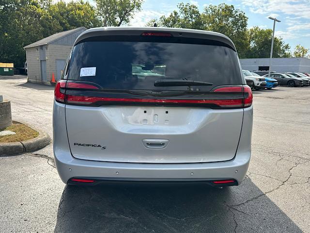 new 2023 Chrysler Pacifica car, priced at $48,016