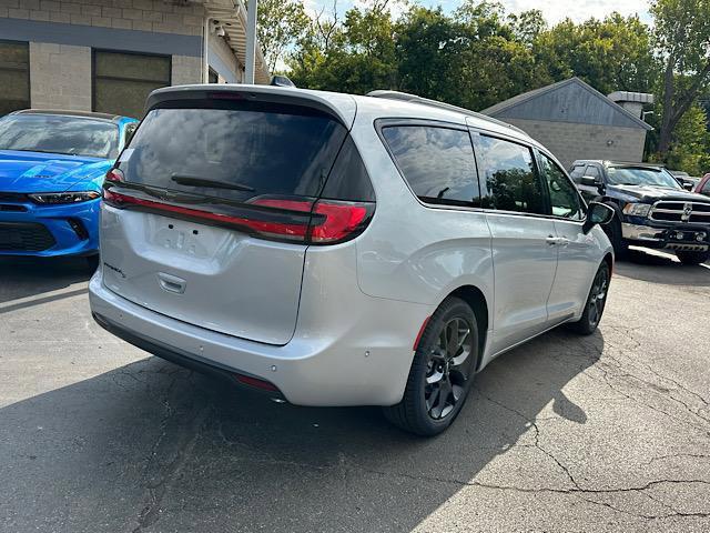 new 2023 Chrysler Pacifica car, priced at $48,016