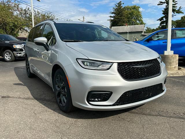 new 2023 Chrysler Pacifica car, priced at $48,016