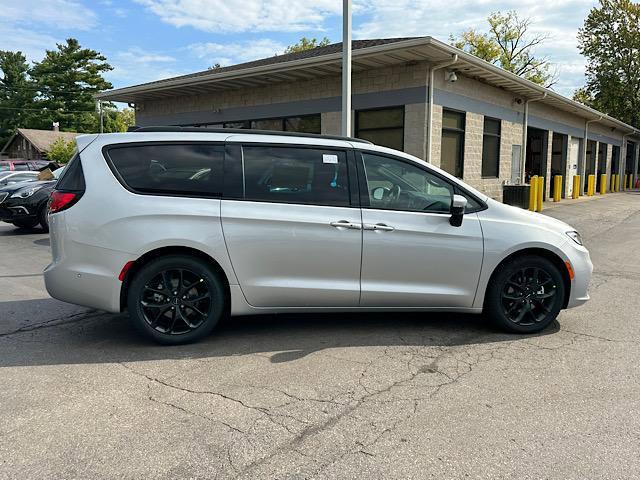 new 2023 Chrysler Pacifica car, priced at $48,016