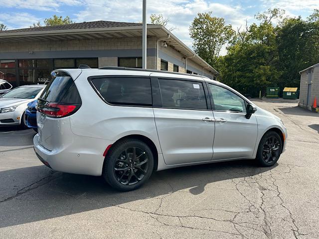 new 2023 Chrysler Pacifica car, priced at $48,016