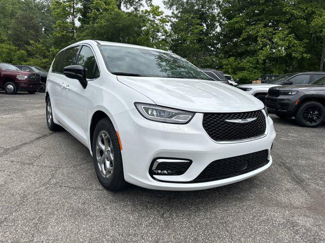 new 2024 Chrysler Pacifica car, priced at $48,320