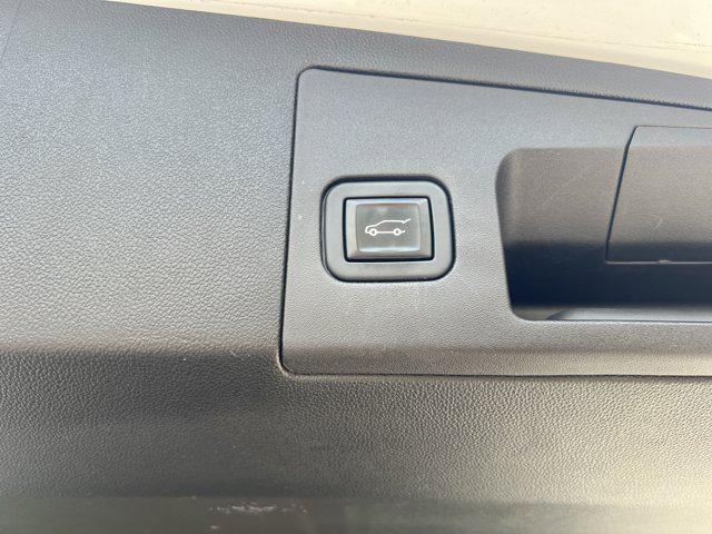 used 2021 Cadillac XT5 car, priced at $26,995