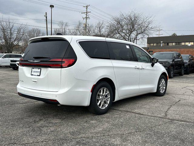 new 2025 Chrysler Pacifica car, priced at $45,685